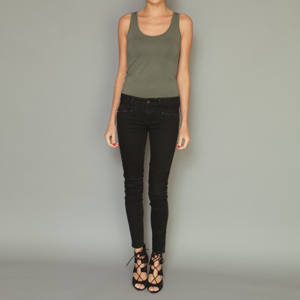 Tank Scoop Neck
